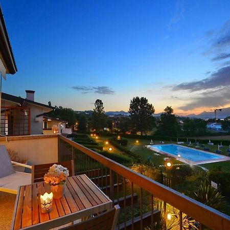 Italia Living Villa Паденге сул Гарда Екстериор снимка