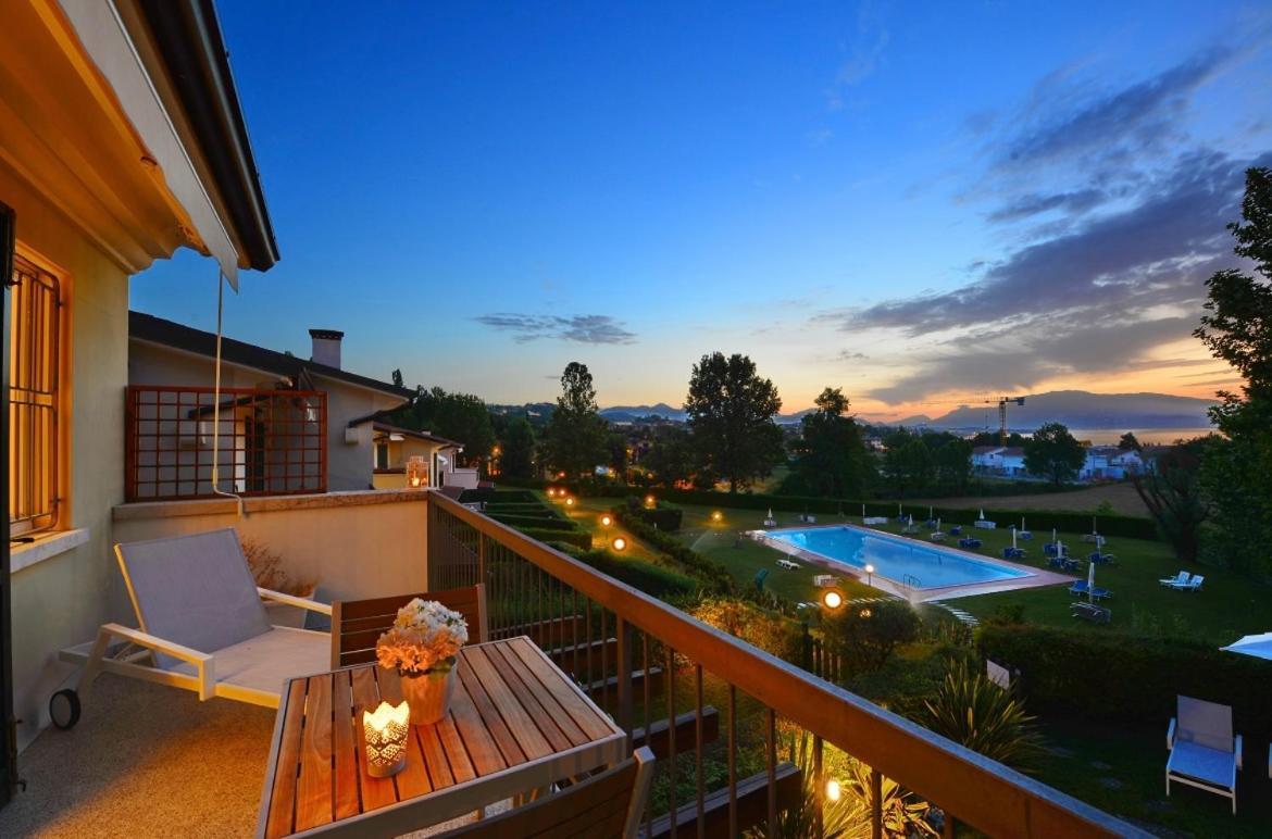 Italia Living Villa Паденге сул Гарда Екстериор снимка
